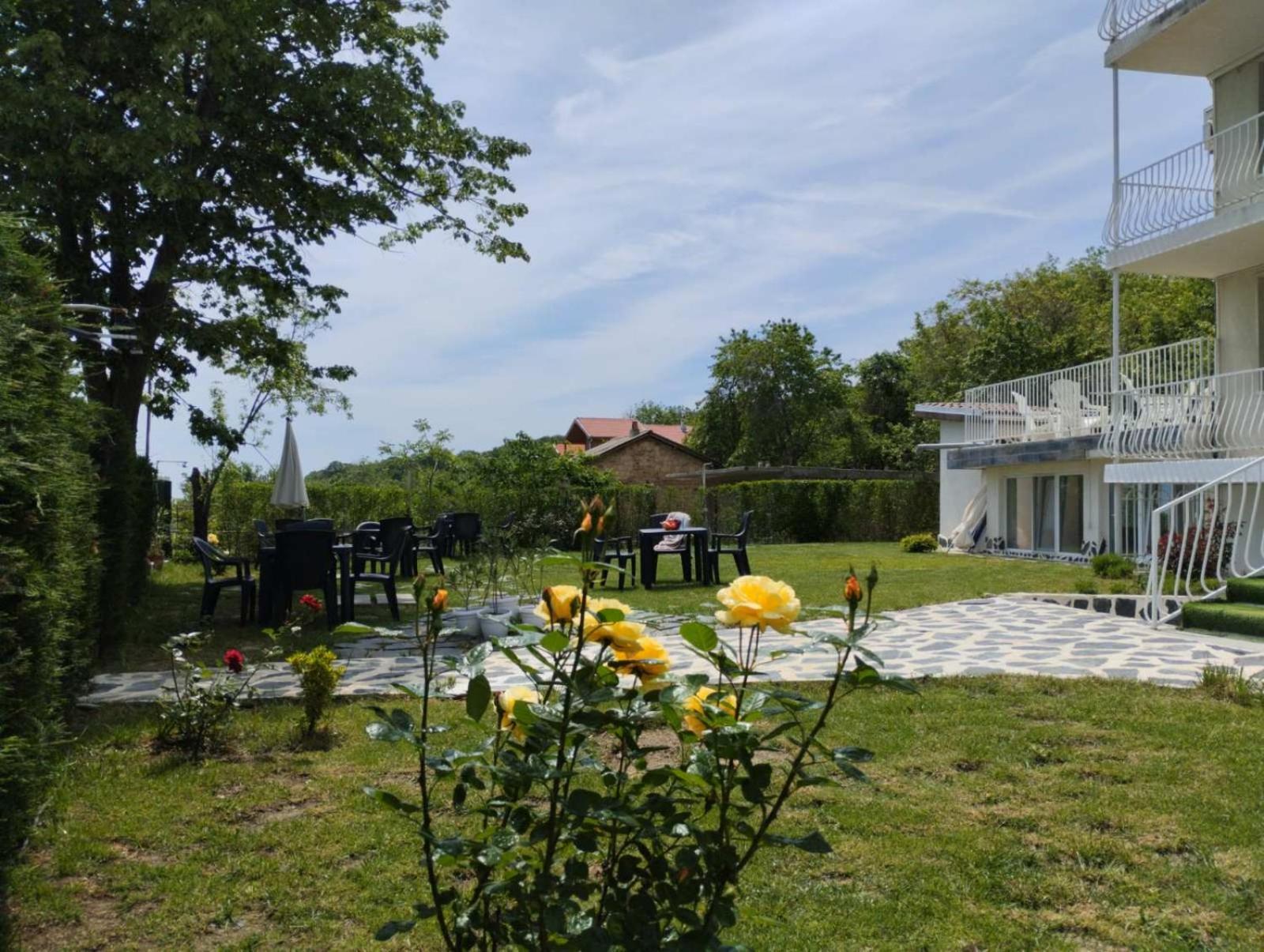 Simada Blue Guesthouse Golden Sands Exteriör bild